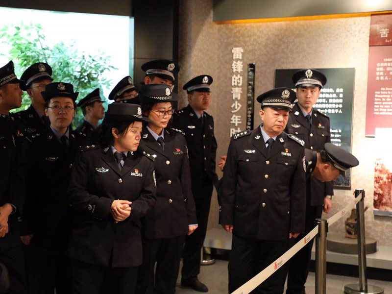 遼陽市公安局太子河分局青年民警參觀雷鋒紀念館2