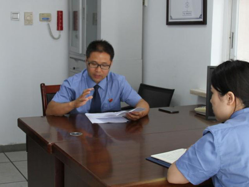 晏樂(lè)華(左二)