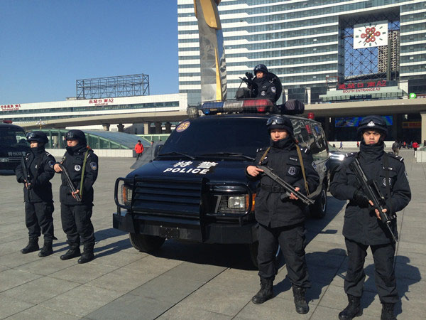 現(xiàn)在沈陽北站警務(wù)巡邏，裝備的更新給百姓帶來更大的安全感