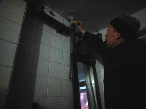 燃?xì)夤救藛T檢查煤氣管線