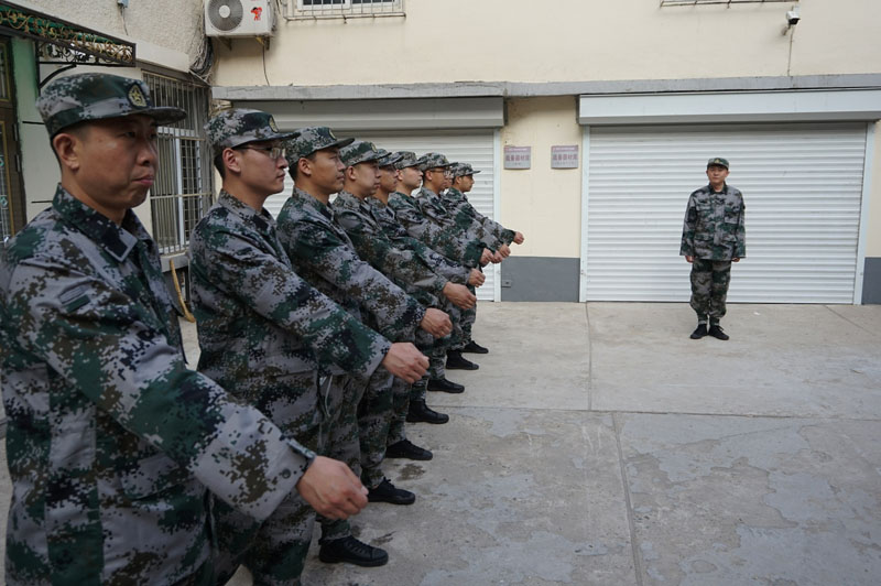 二大隊(duì)青年民警參加一日兵活動(dòng)