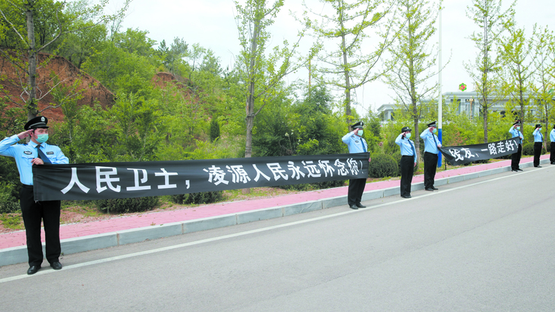 民警送別李新海