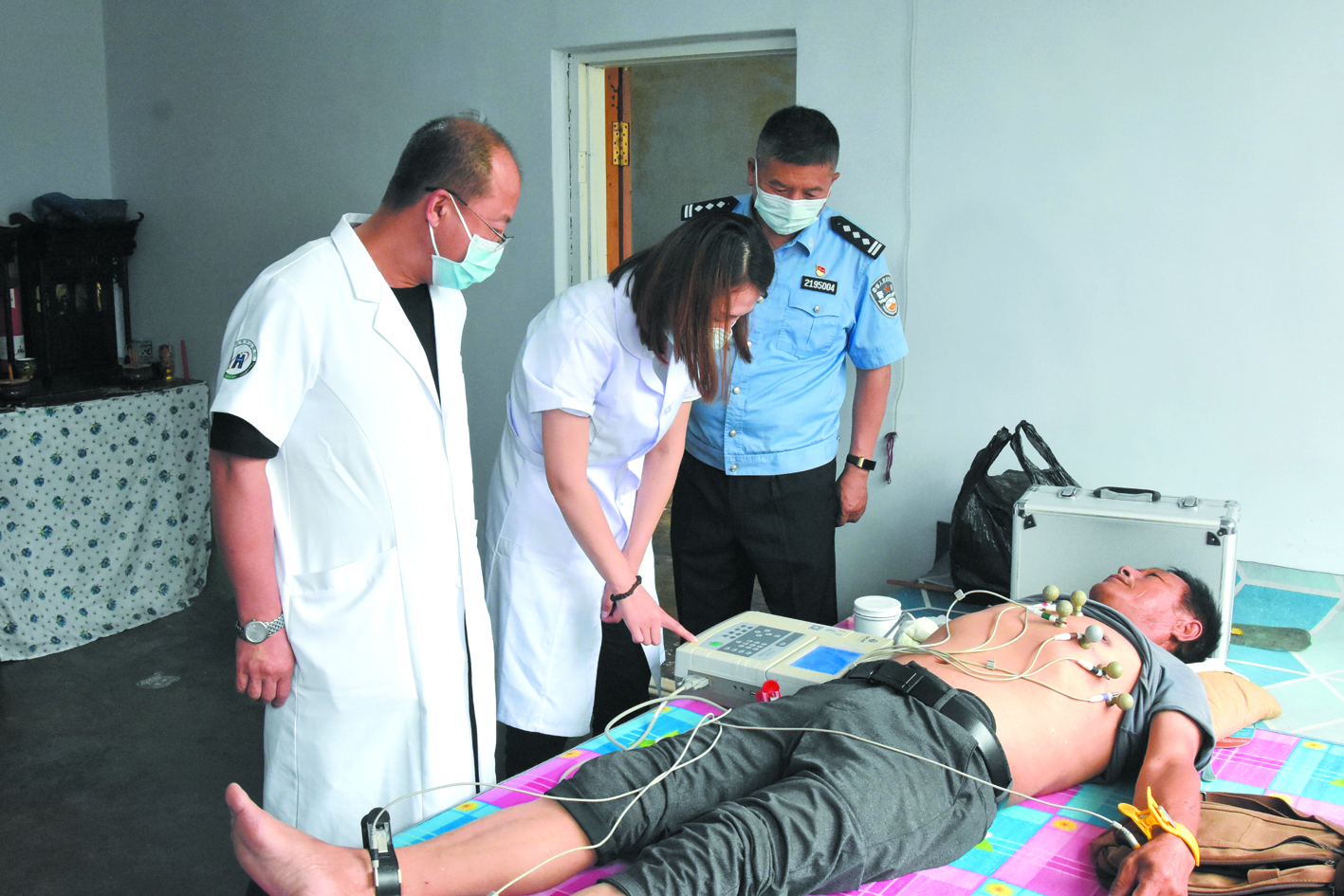 為村民免費(fèi)診療