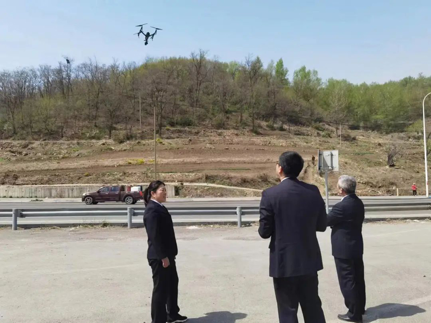 檢察官利用無(wú)人機(jī)調(diào)查河道污染情況
