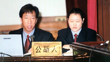 潘非瓊（左）年輕時(shí)的工作照