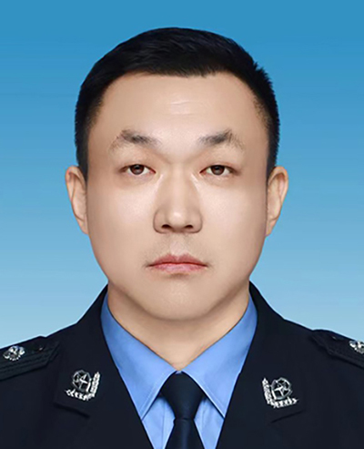 盤錦市雙臺子區(qū)副區(qū)長、雙臺子公安分局黨委書記、局長佟百軍