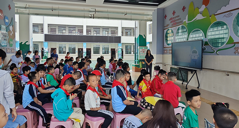 配稿4、五指山市人民法院為特殊兒童送出一份特殊的“六一”禮物。五指山市人民法院供圖