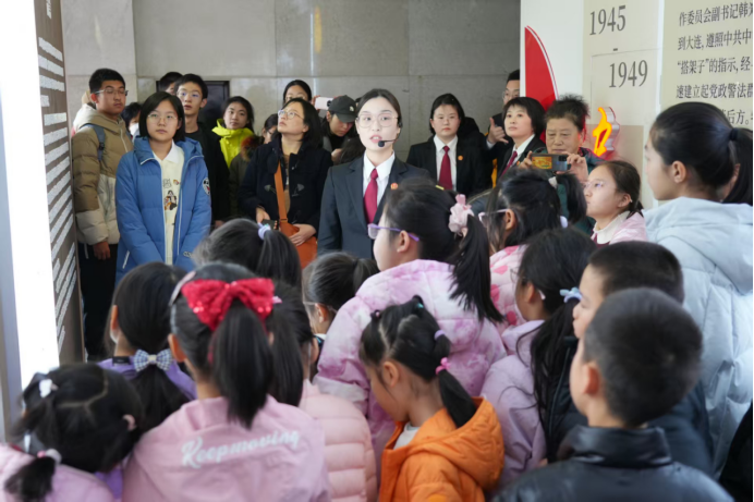 法治春風(fēng)潤少年——大連政法系統(tǒng)開展中小學(xué)生安全教育活動(1)(1)154