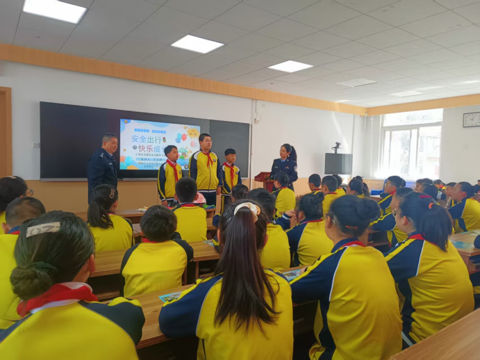 法治春風(fēng)潤少年——大連政法系統(tǒng)開展中小學(xué)生安全教育活動(1)(1)1102