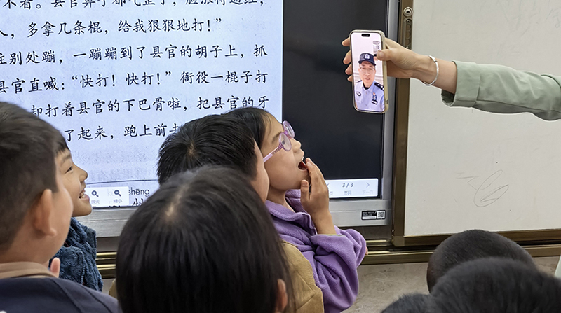 “保持好奇，未來你定能乘風(fēng)破浪。”