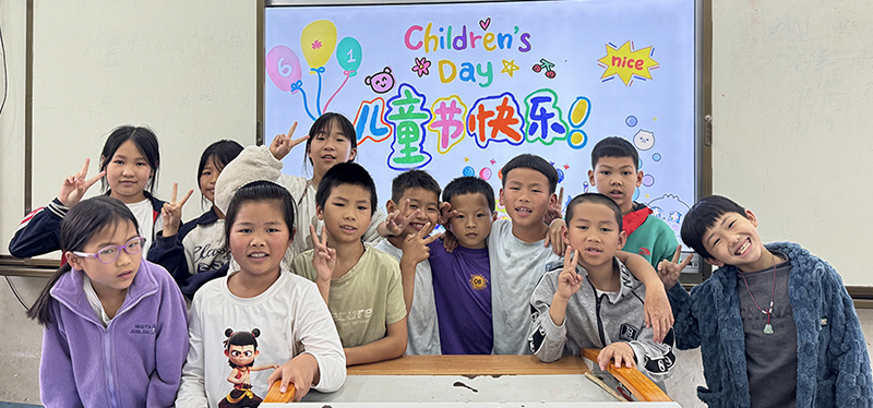 “愿你的笑容永遠(yuǎn)像海豚般跳躍！”