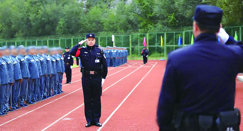 二題圖,競(jìng)賽現(xiàn)場(chǎng)。