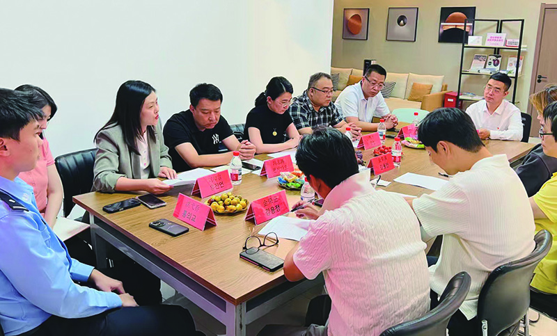 頭題圖,“涉外法治營商服務下午茶”座談會現(xiàn)場。