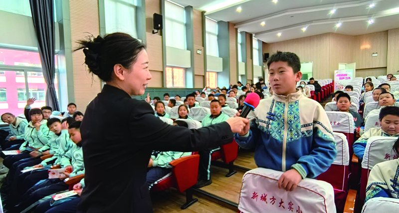 沈撫新城方大實(shí)驗(yàn)小學(xué)同學(xué)踴躍回答問題